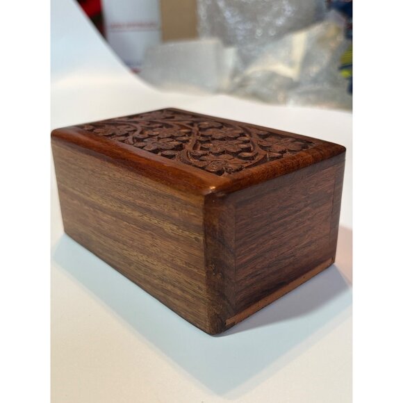 Vintage Hand-Carved Wooden Keepsake Box With Floral Design & Sliding Bottom Lid - Picture 5 of 8